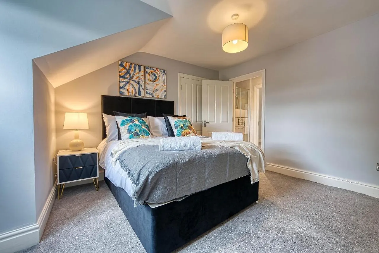 Spacious Nottingham Abode - Sleeps 16 Egyesült Királyság