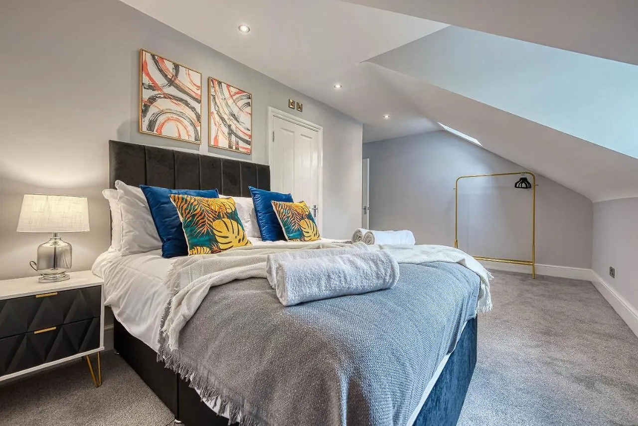 Apartment Spacious Nottingham Abode - Sleeps 16