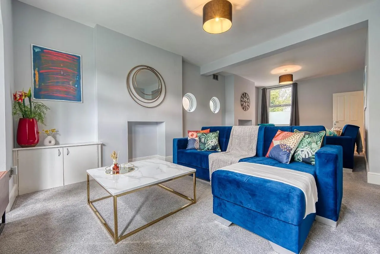 Apartment Spacious Nottingham Abode - Sleeps 16