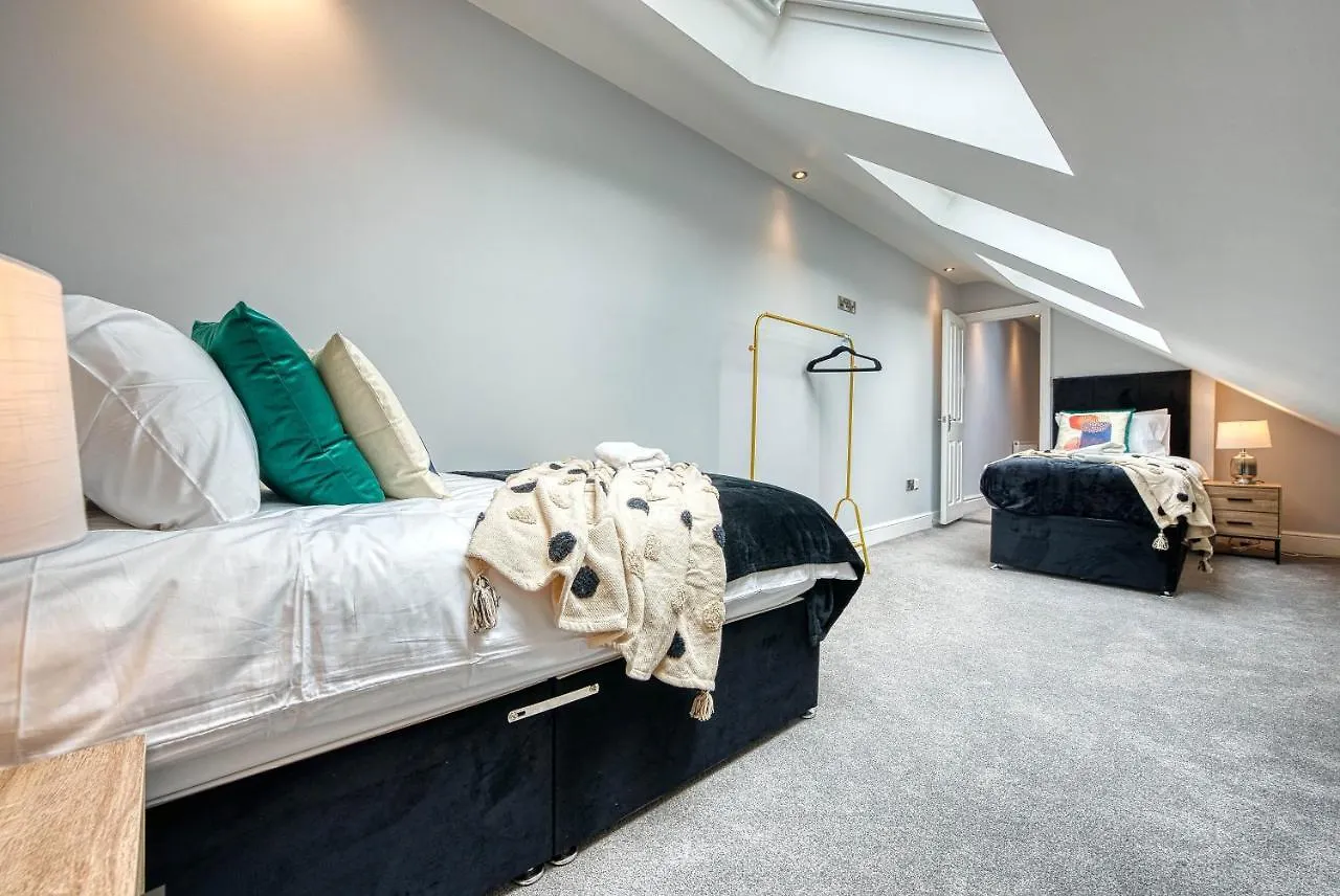 Apartment Spacious Nottingham Abode - Sleeps 16