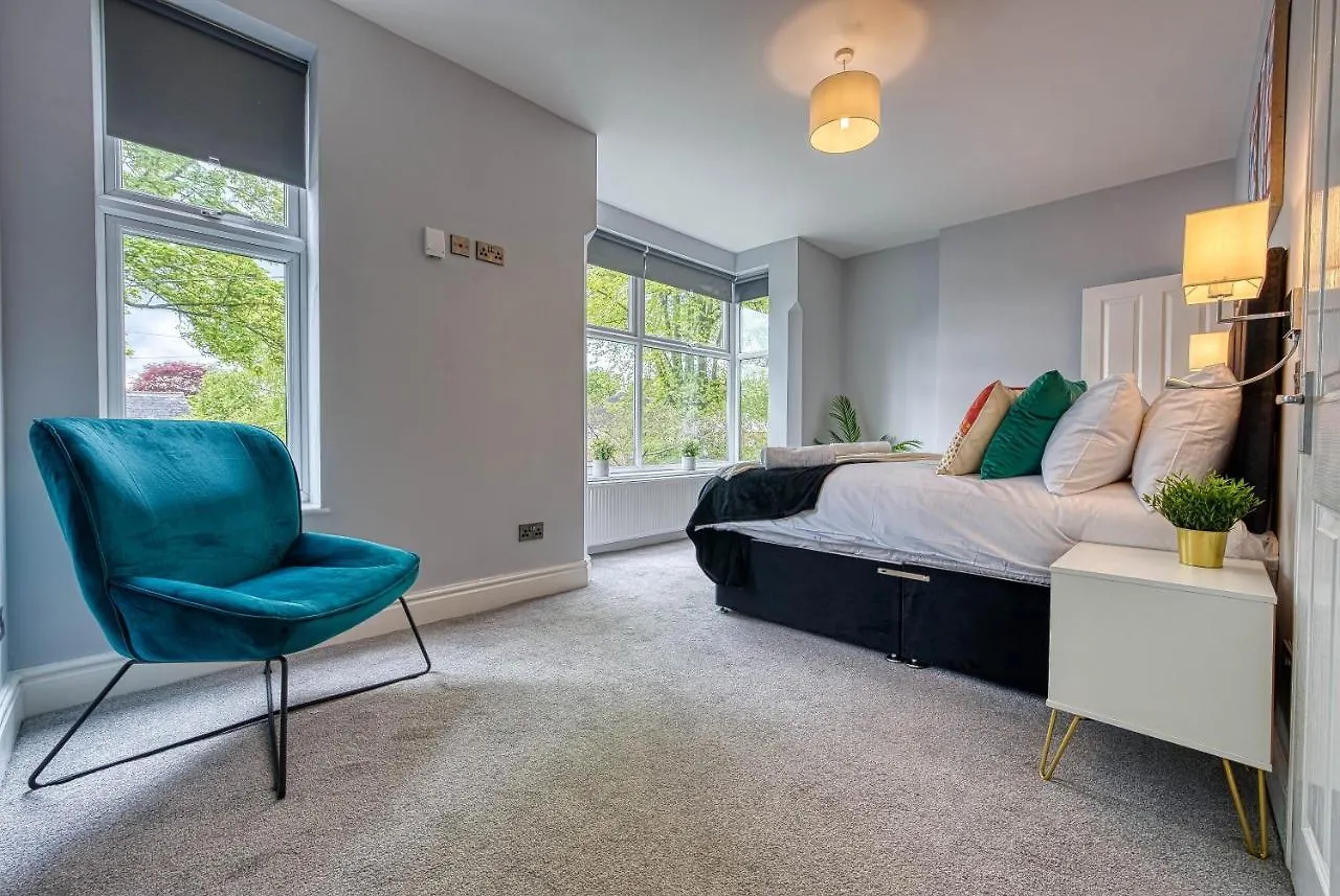 Apartment Spacious Nottingham Abode - Sleeps 16