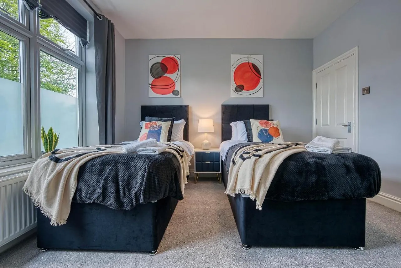 Spacious Nottingham Abode - Sleeps 16 0*,  United Kingdom