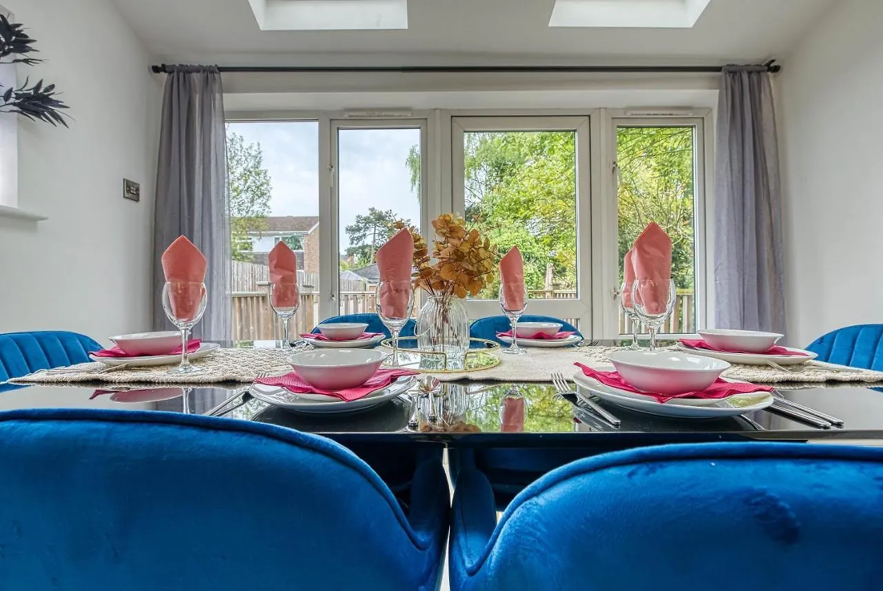 Apartment Spacious Nottingham Abode - Sleeps 16 United Kingdom